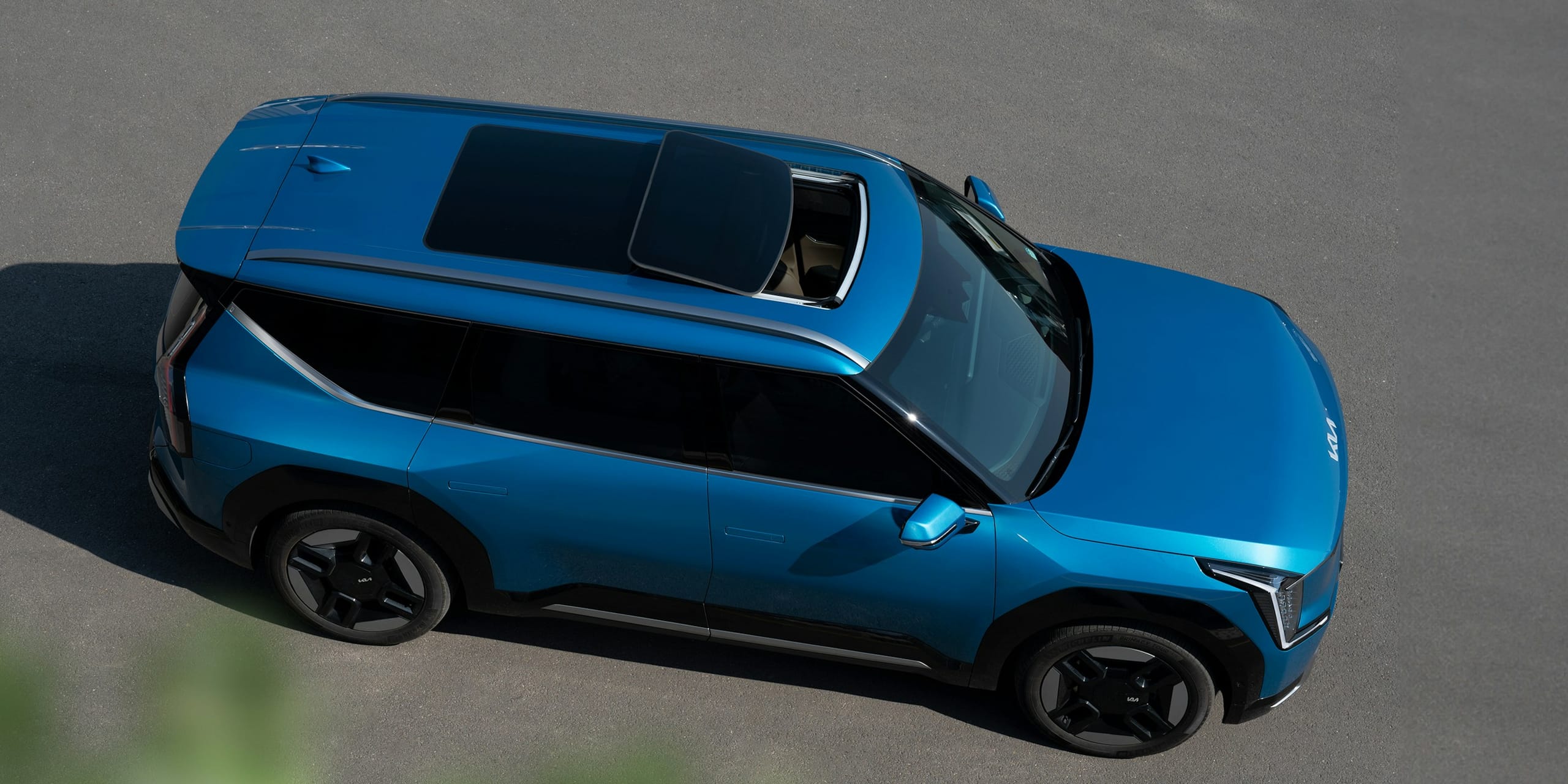 Blue SUV with a panoramic glass roof, from above: Sunroof Replacement, Blue Chip Auto Glass